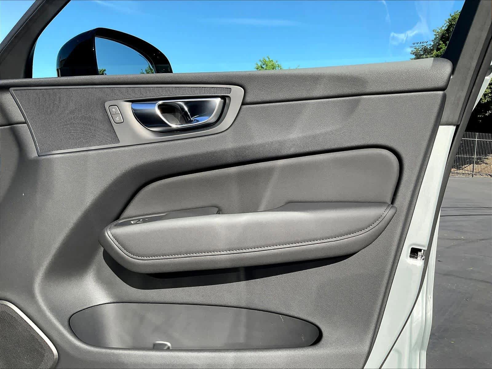 New 2026 Volvo XC60 B5 Core AWD/4WD image 30
