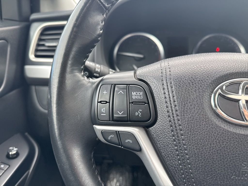 Used 2018 Toyota Highlander XLE image 27