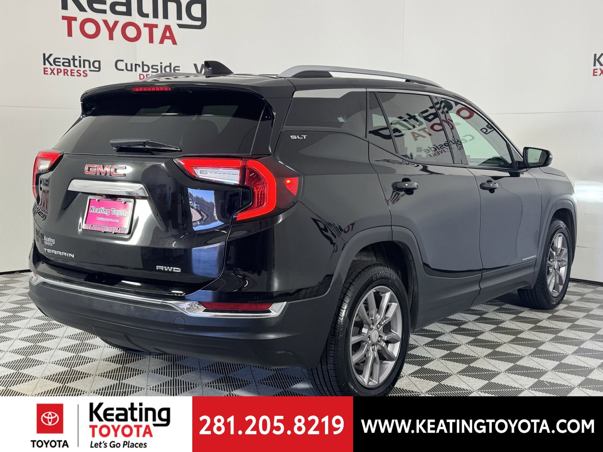Used 2024 GMC Terrain SLT image 4