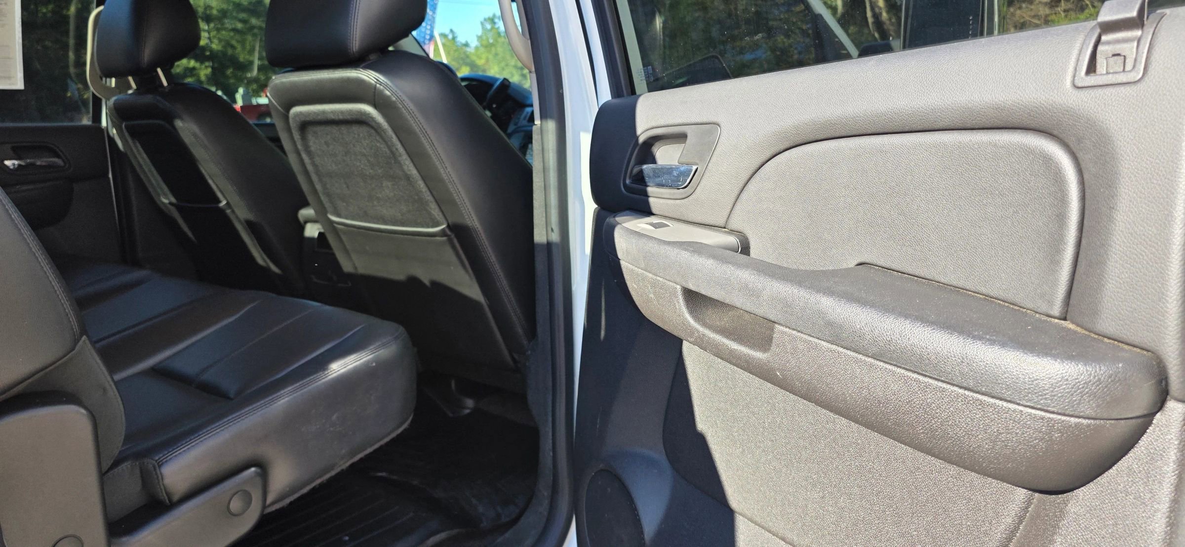 Used 2014 Chevrolet Silverado 2500 LTZ w/ LTZ Plus Package AWD/4WD image 17