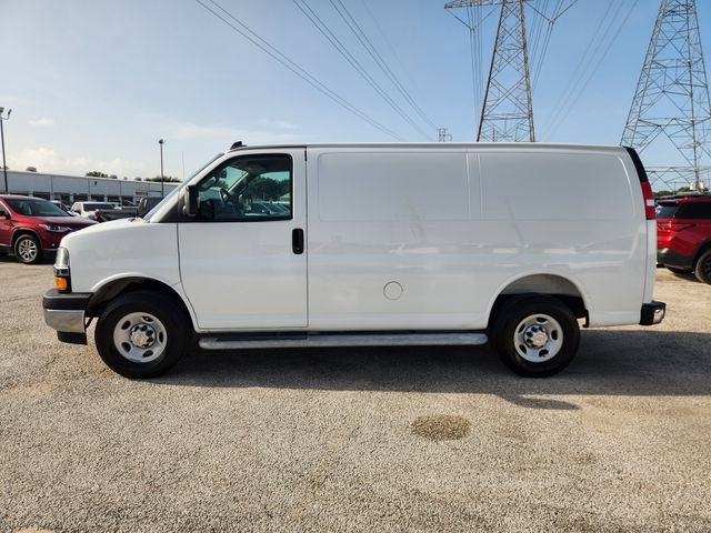 Used 2025 Chevrolet Express 2500 w/ Driver Convenience Package RWD image 4