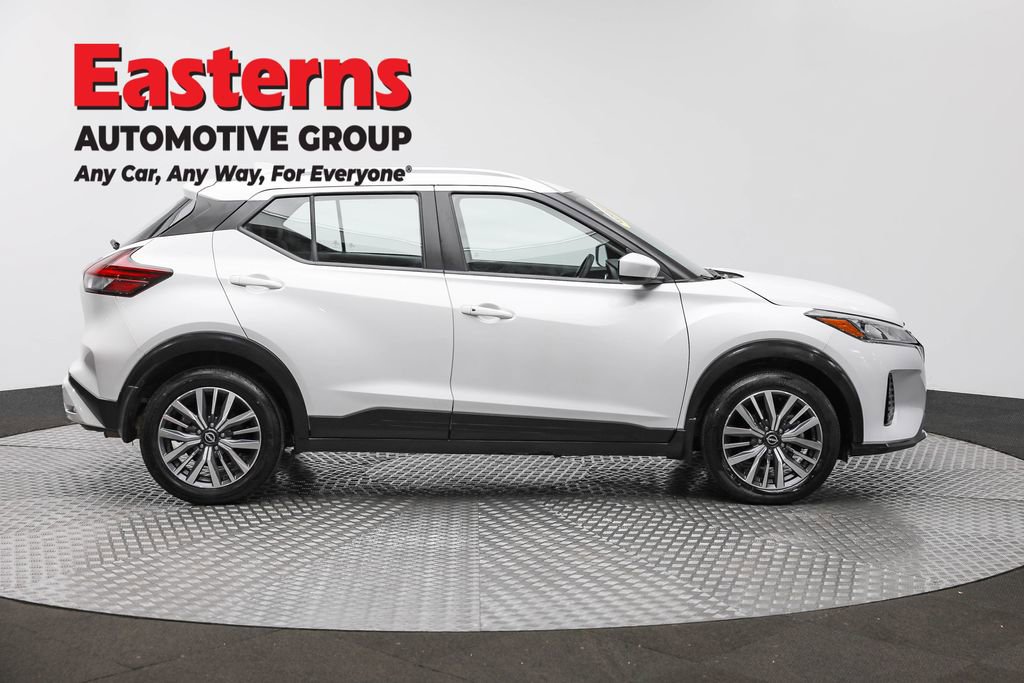 Used 2023 Nissan Kicks SV image 4