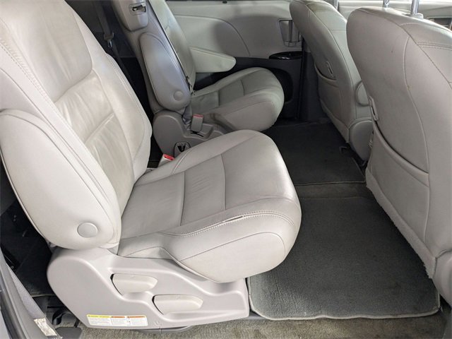 Used 2018 Toyota Sienna XLE w/ XLE Navigation Package image 32