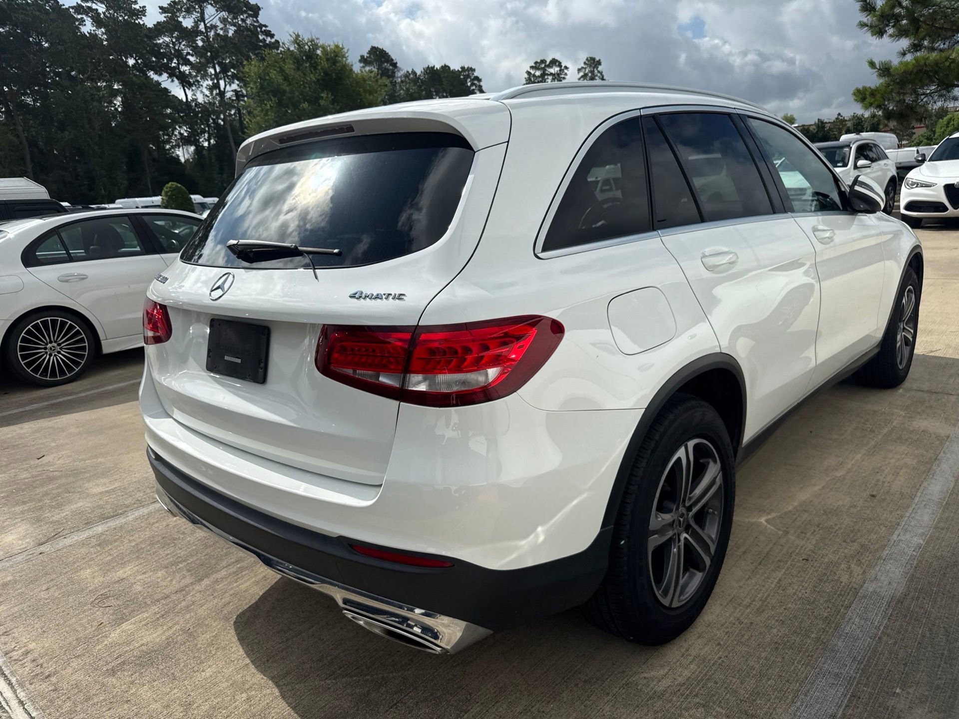 Used 2019 Mercedes-Benz GLC 300 4MATIC image 4