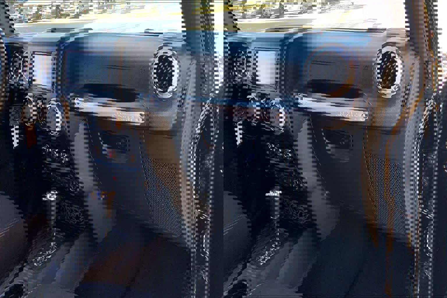 Used 2015 Jeep Wrangler Unlimited Sahara image 19