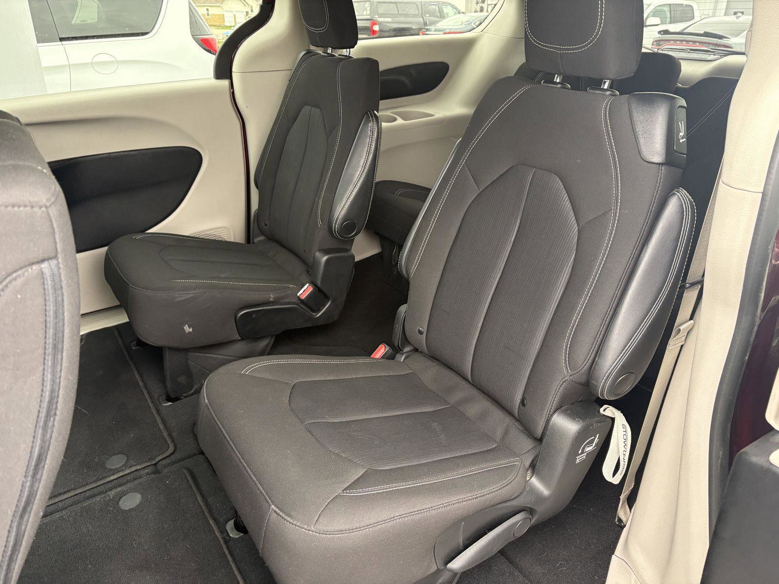 Used 2023 Chrysler Voyager LX image 16