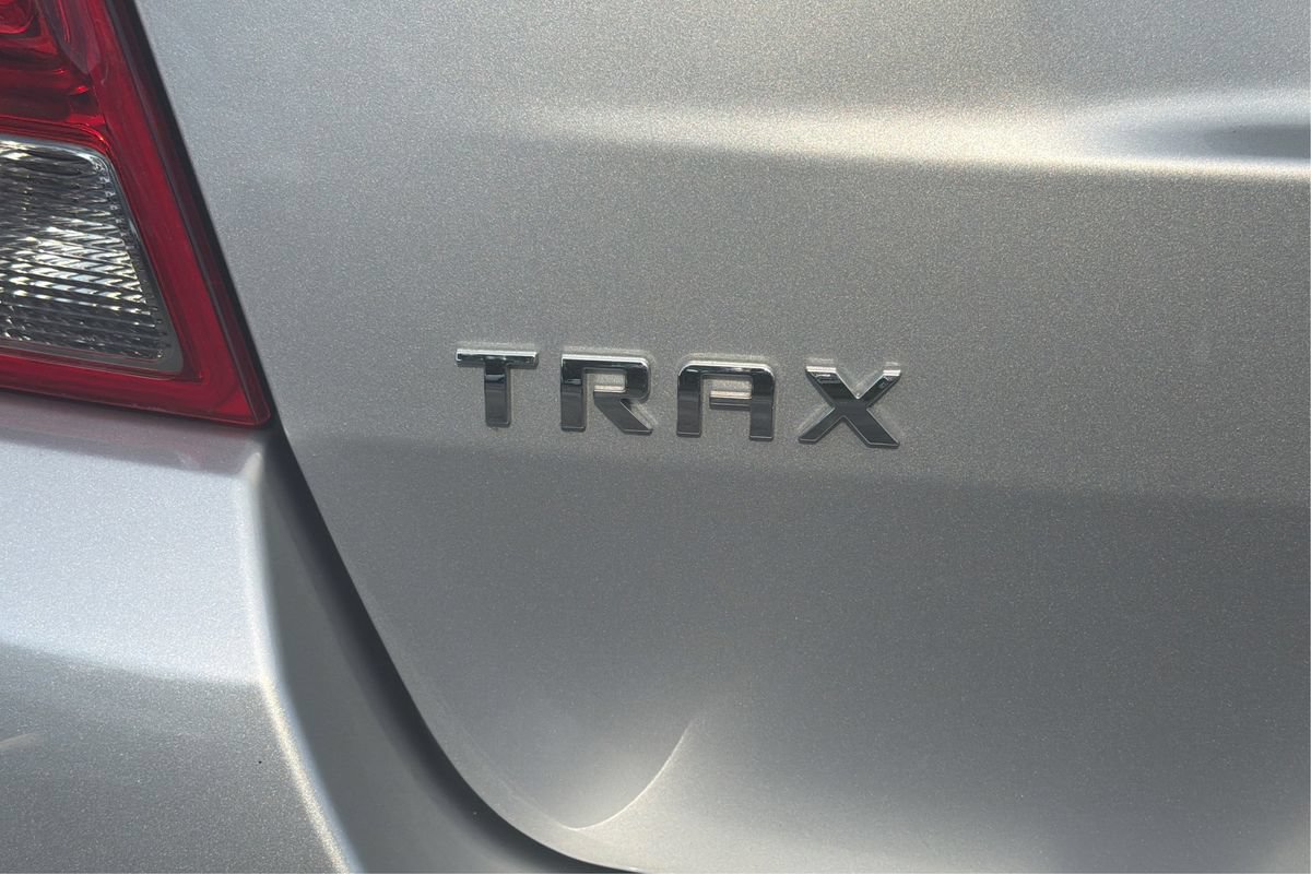 Used 2020 Chevrolet Trax LT w/ LT Convenience Package FWD image 24