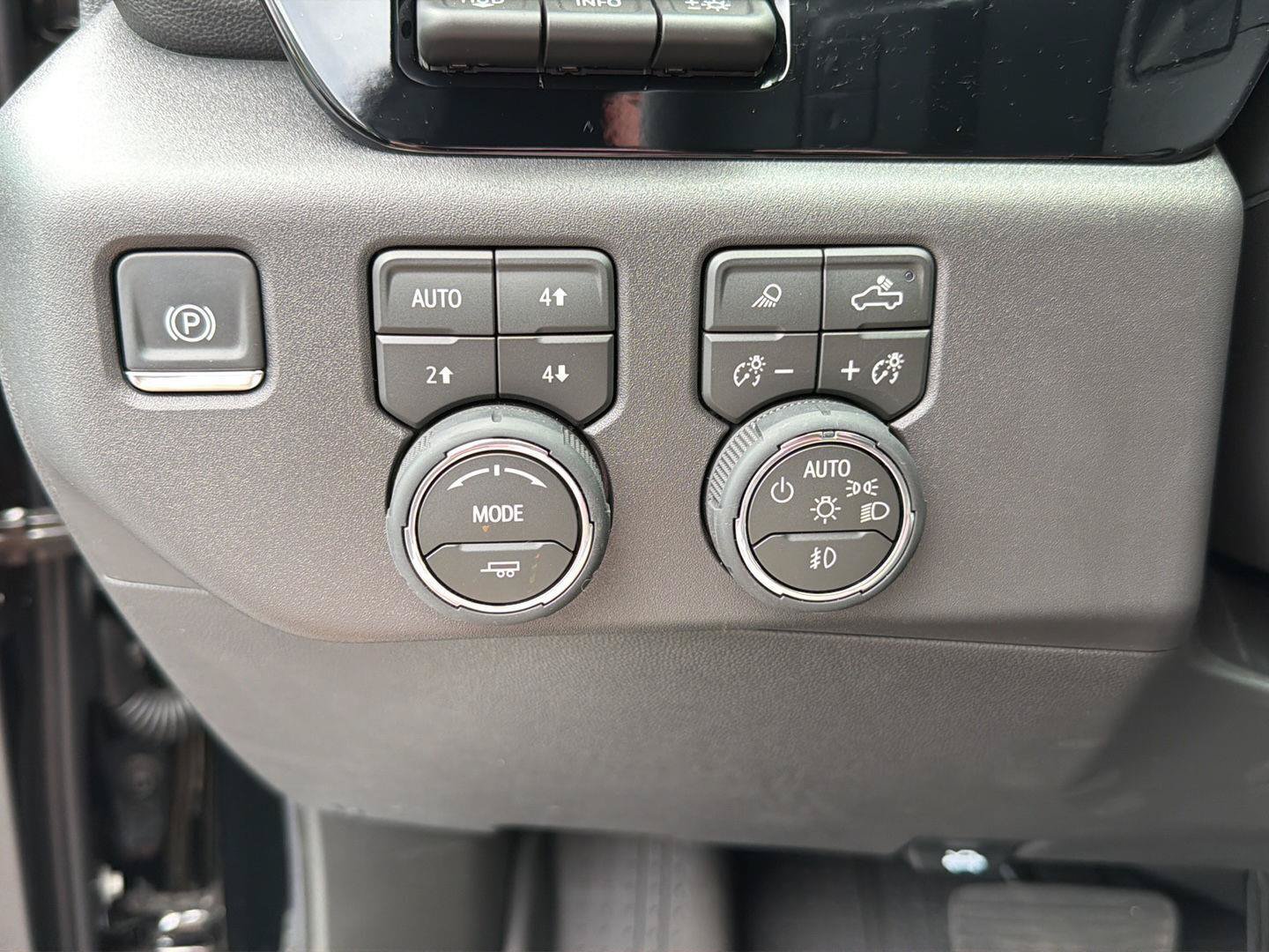 New 2026 Chevrolet Silverado 1500 High Country w/ High Country Premium Package AWD/4WD image 20