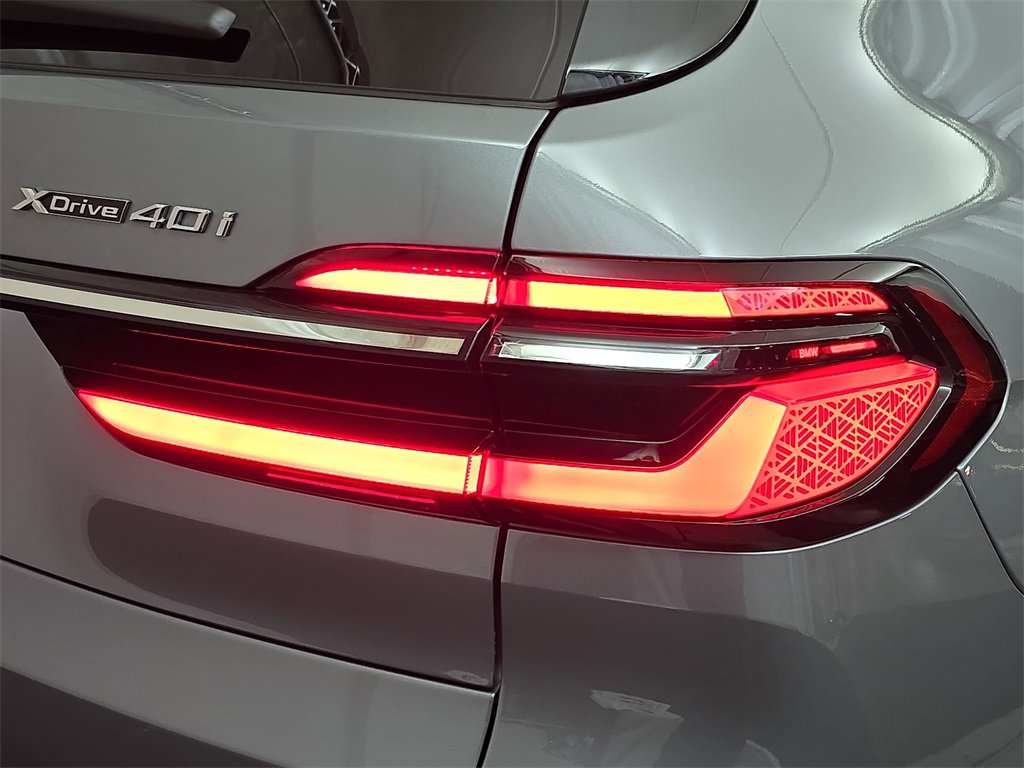 Used 2025 BMW X7 xDrive40i w/ M Sport Package image 34