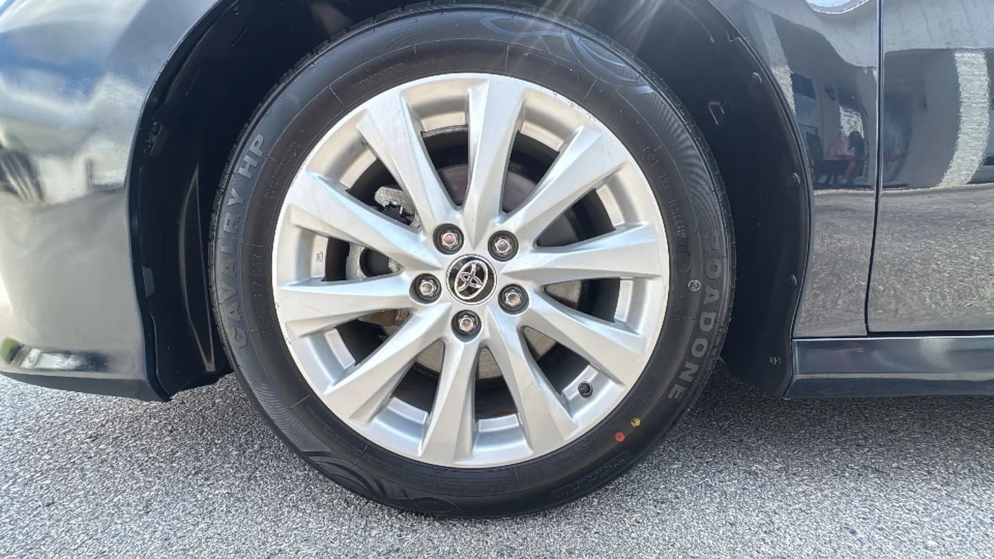 Used 2020 Toyota Camry LE FWD image 37