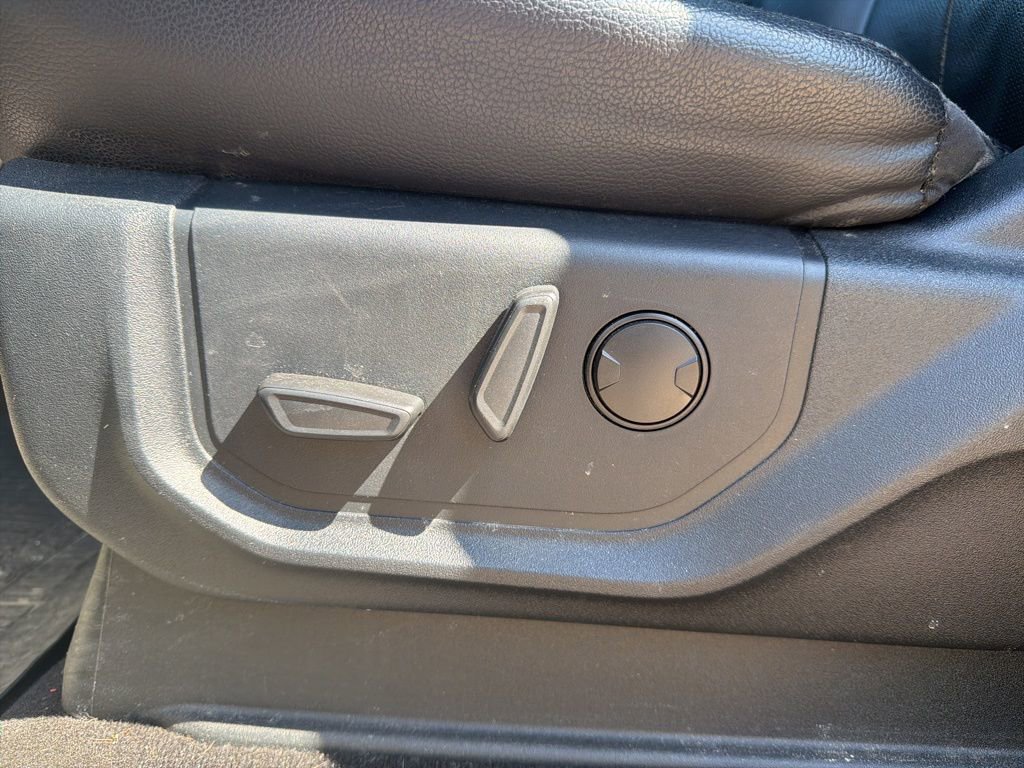 Used 2020 Ford Expedition XLT w/ Equipment Group 202A AWD/4WD image 17