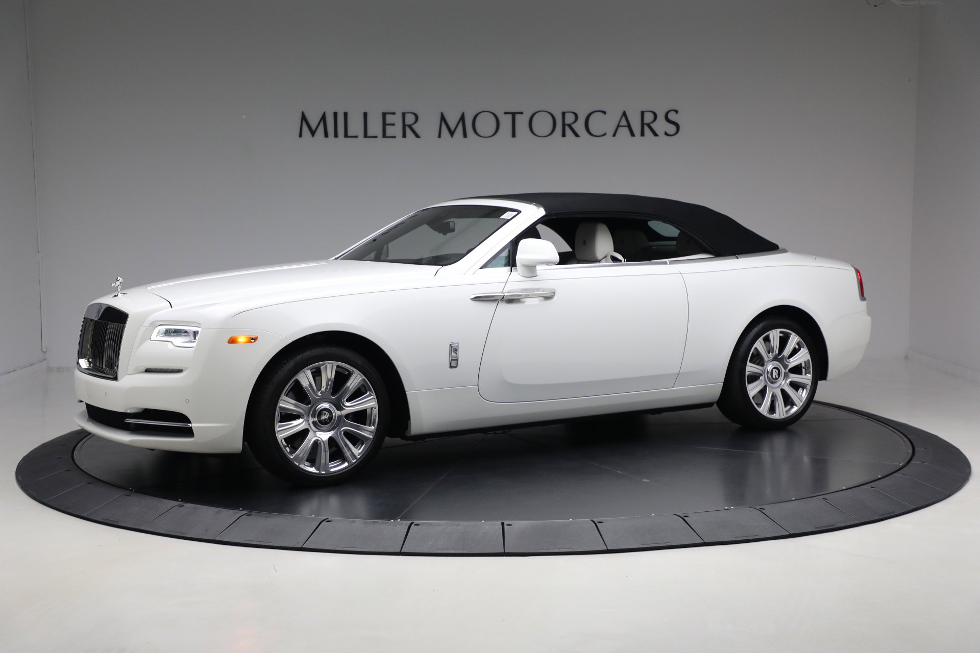 Certified 2018 Rolls-Royce Dawn image 16