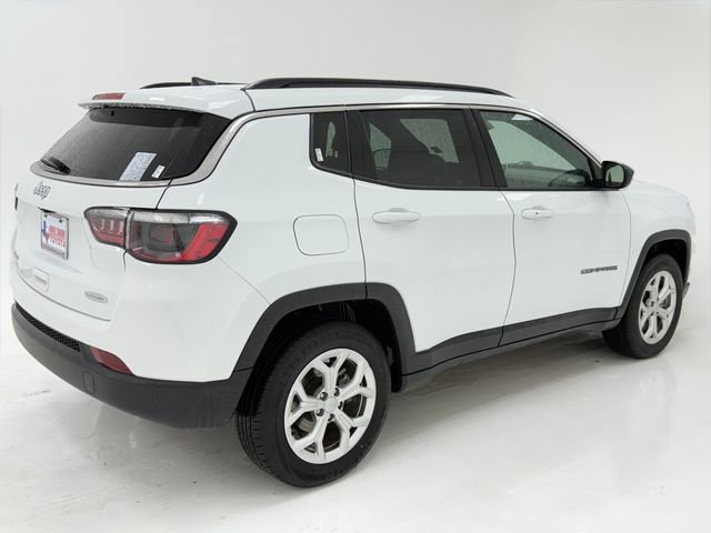 Used 2024 Jeep Compass Latitude image 41
