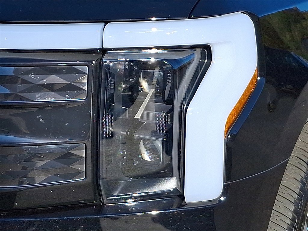 Used 2023 Ford F150 Lightning Platinum image 9