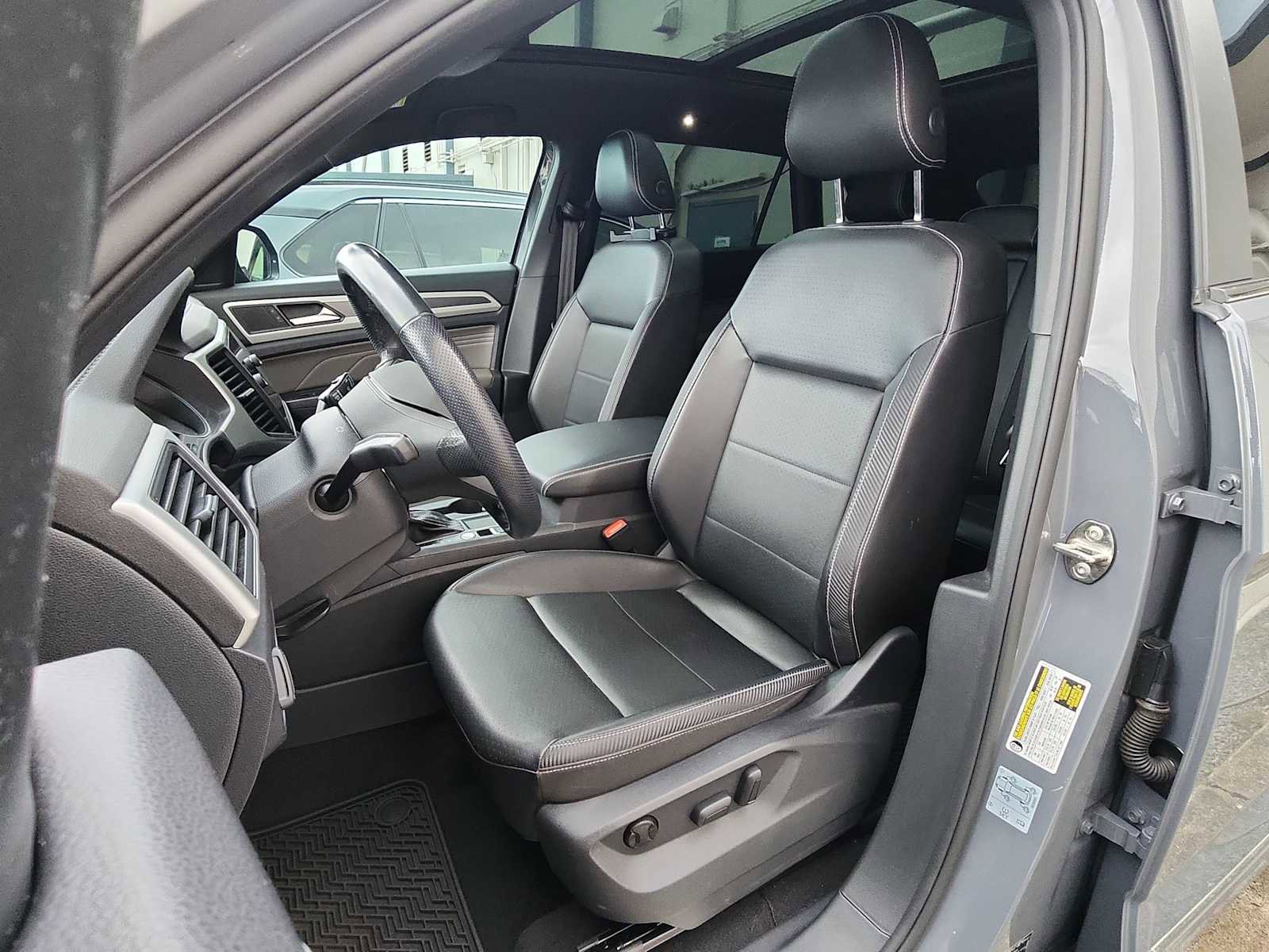 Used 2021 Volkswagen Atlas Cross Sport SE image 12