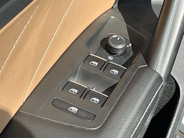 Certified 2023 Volkswagen Tiguan SE R-Line AWD/4WD image 12