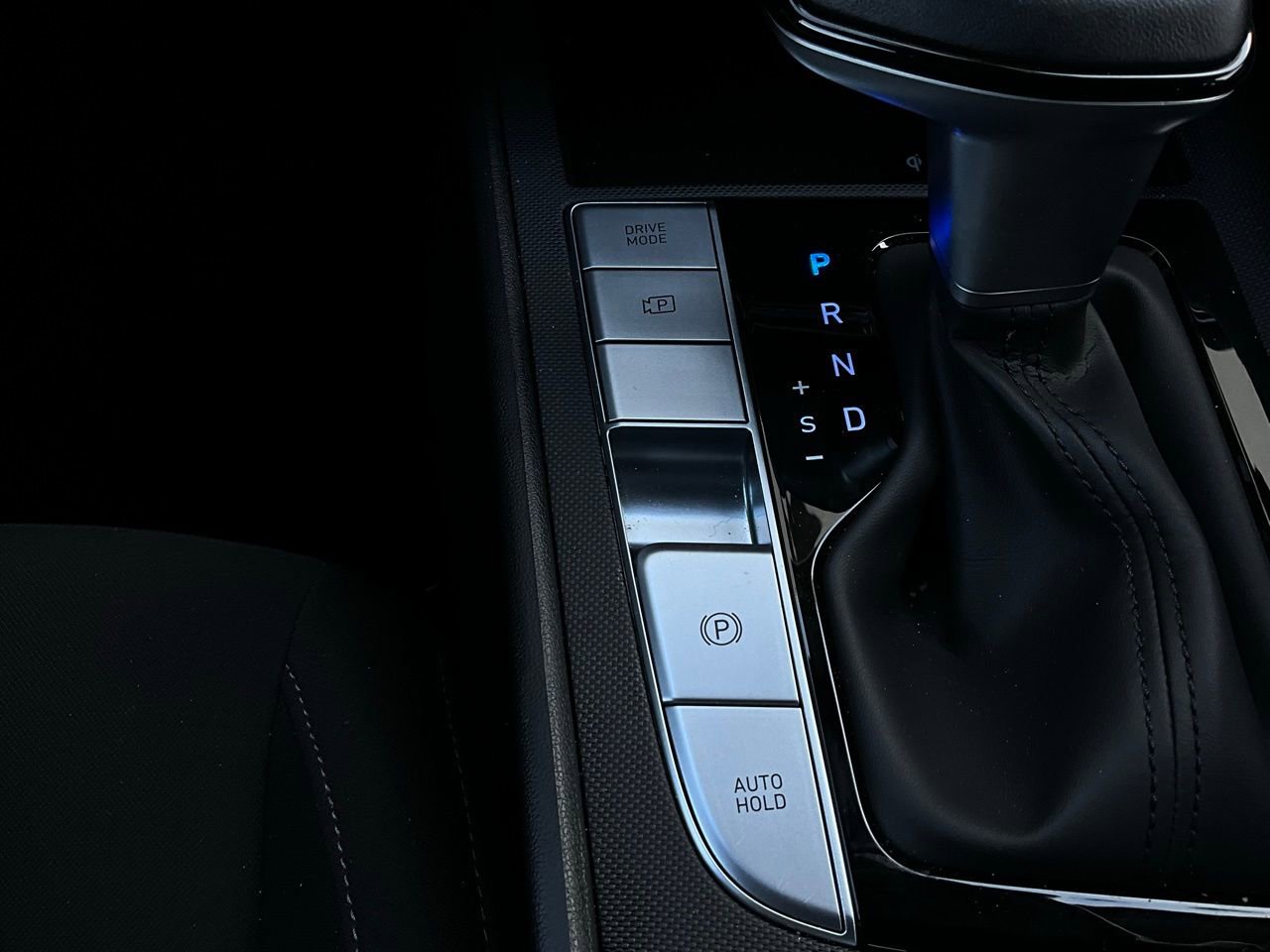 Used 2025 Hyundai Elantra SEL image 24