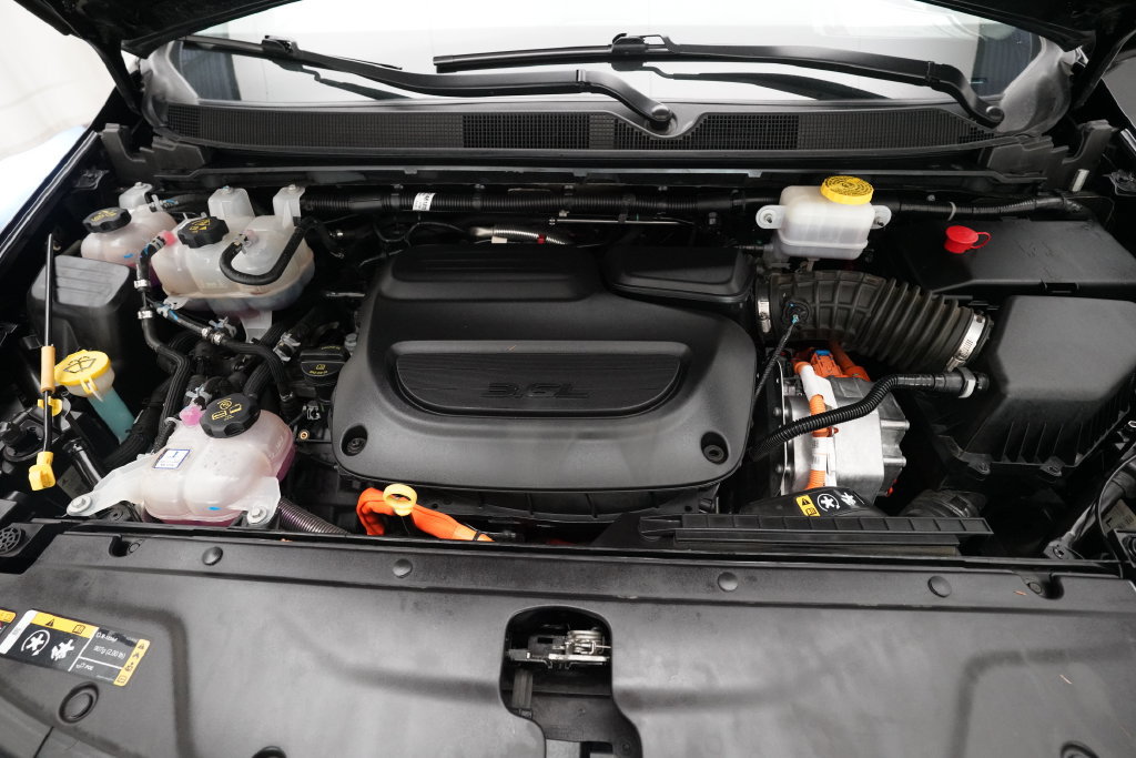 Used 2024 Chrysler Pacifica Limited FWD image 3