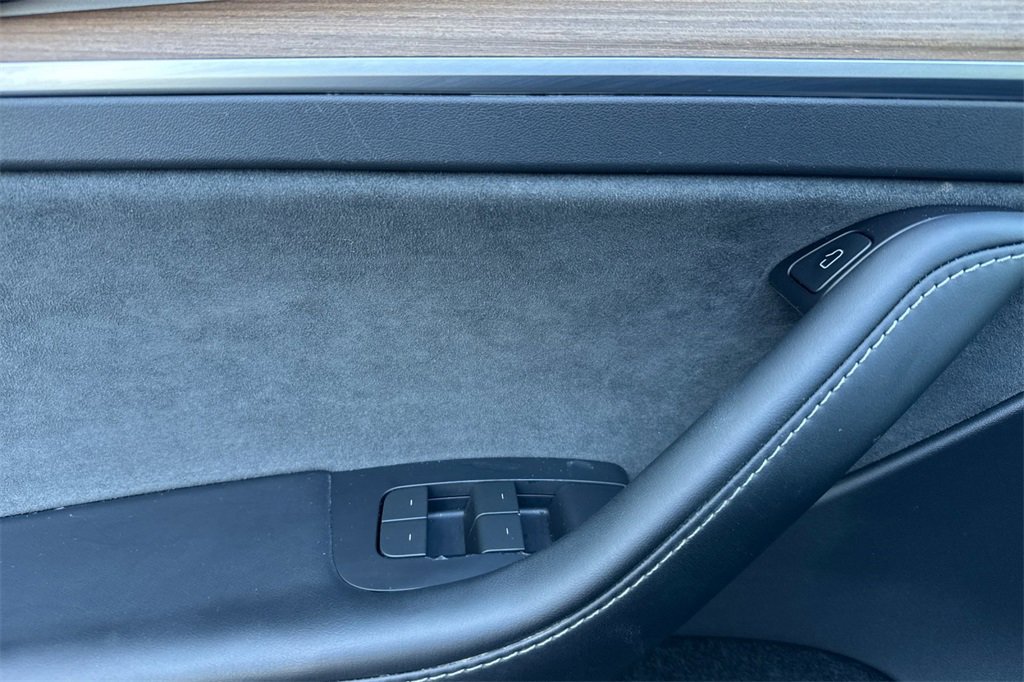 Used 2024 Tesla Model Y 2WD image 11