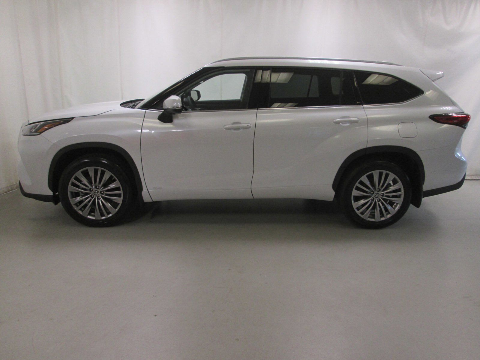 Used 2023 Toyota Highlander Platinum AWD/4WD image 28