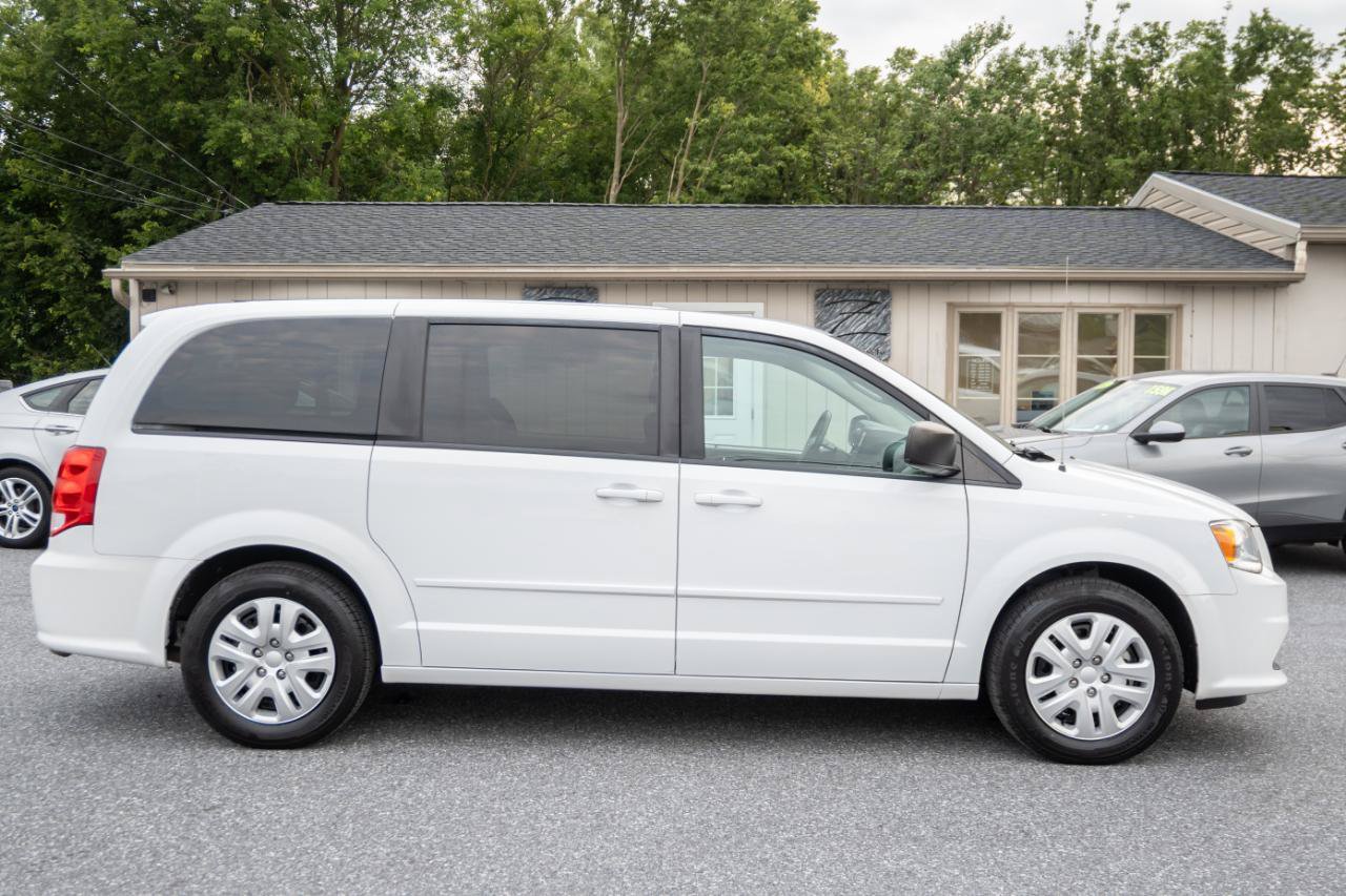 Used 2017 Dodge Grand Caravan SE w/ Power Window Group FWD image 11