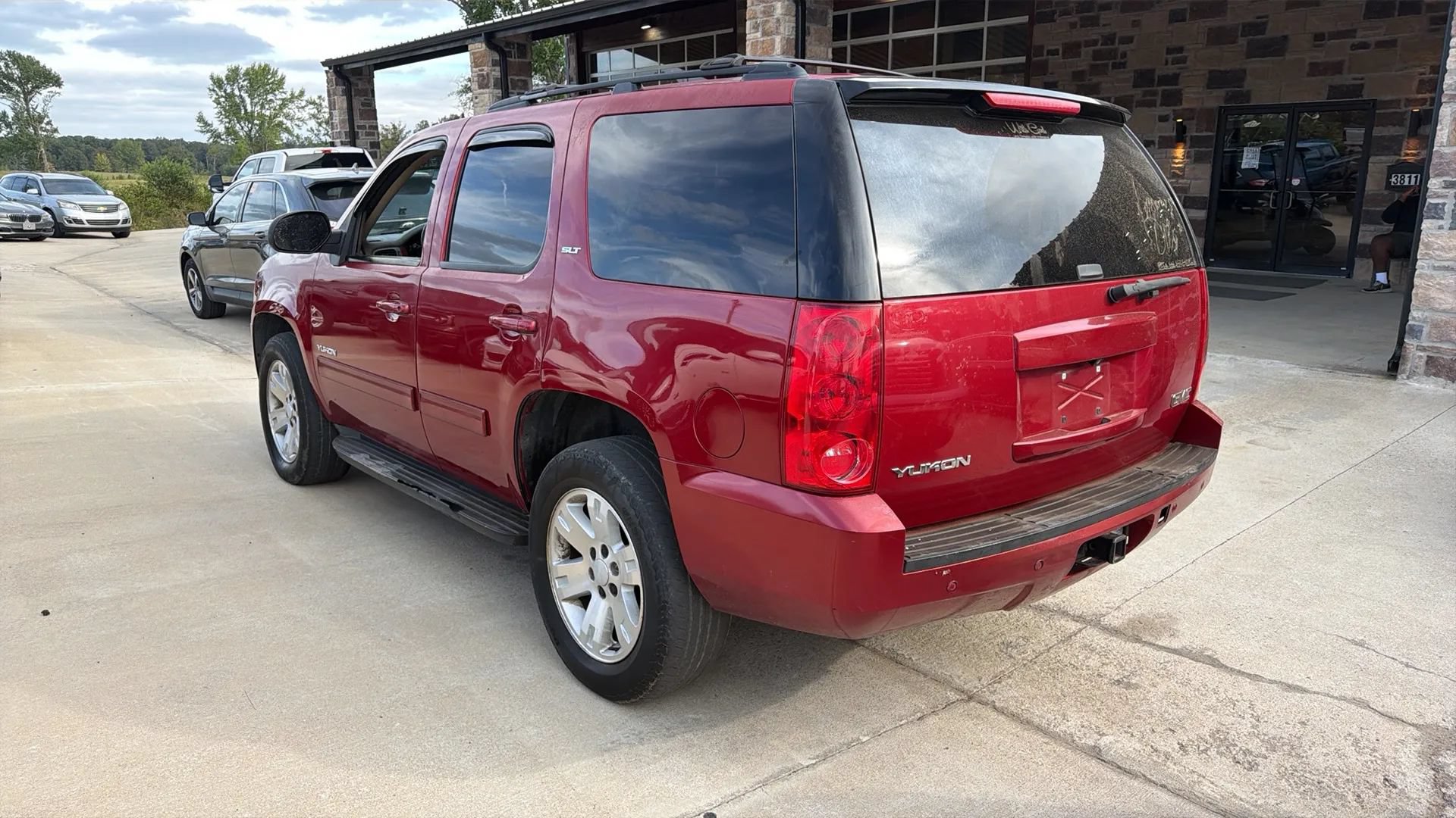 Used 2013 GMC Yukon SLT w/ SLT-2 Equipment Package AWD/4WD image 6