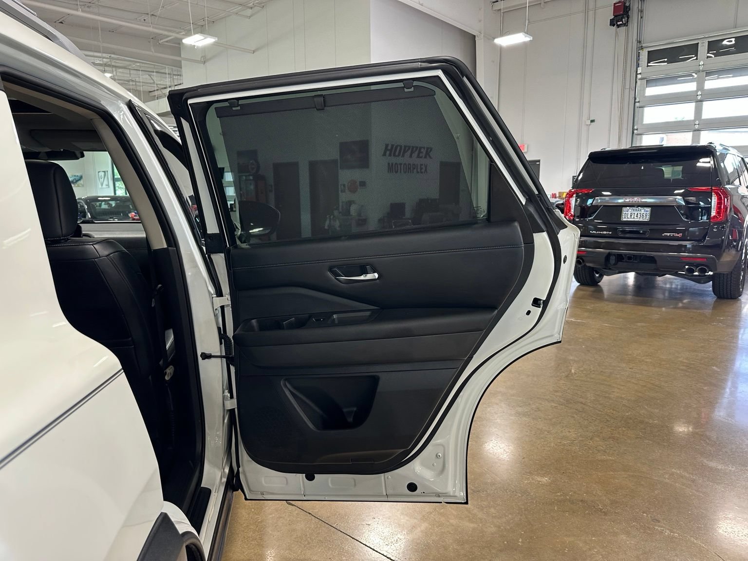 Used 2024 Nissan Pathfinder SL w/ SL Premium Package FWD image 40