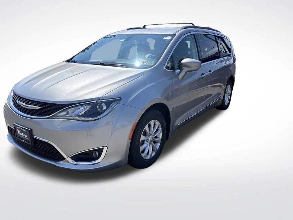 Used 2017 Chrysler Pacifica Touring-L FWD image 3