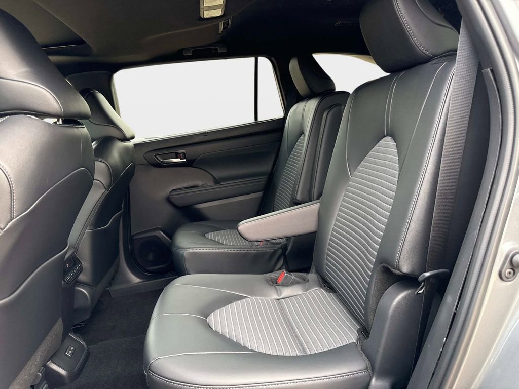 Used 2026 Toyota Highlander XSE image 14