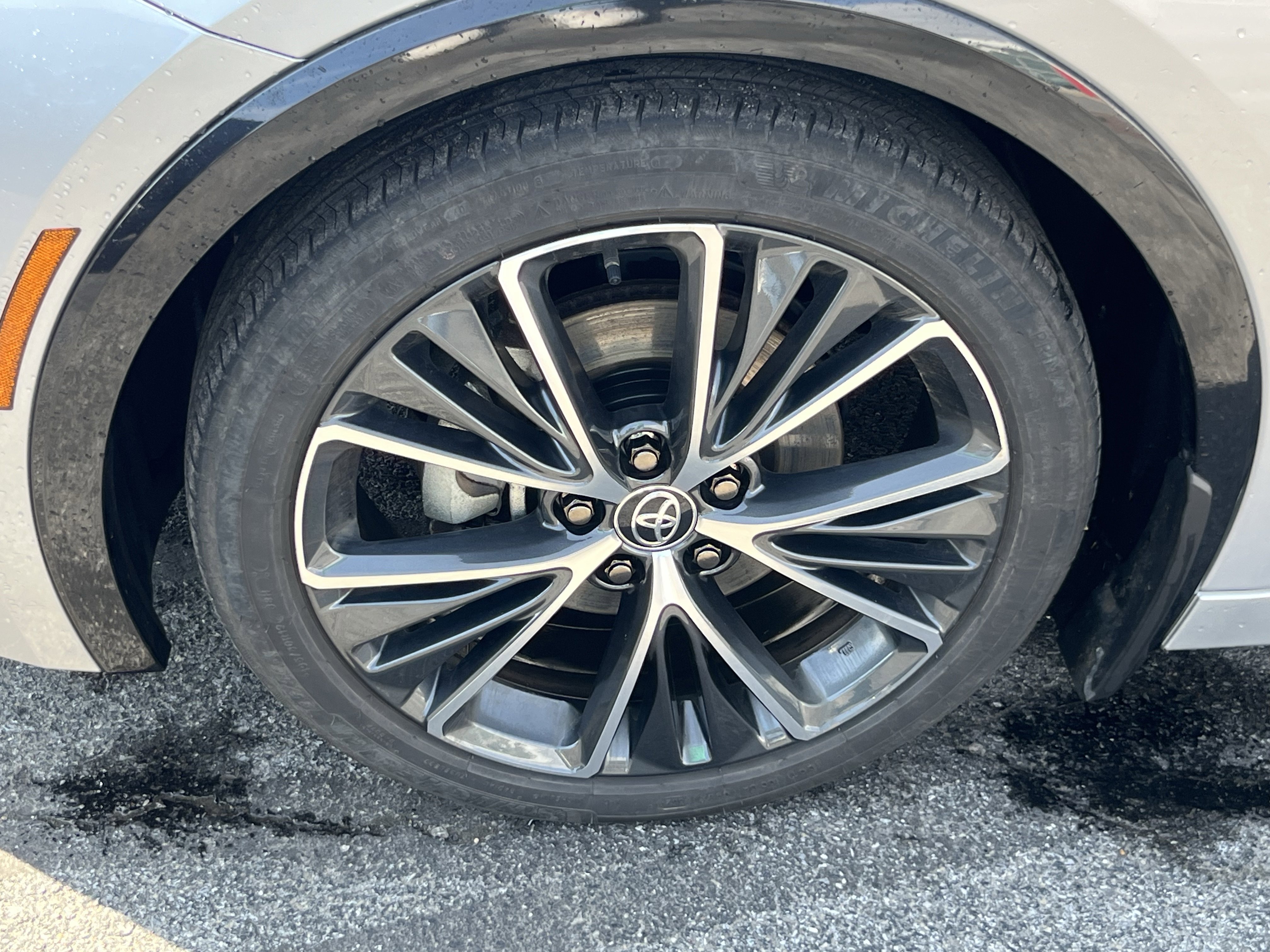 Used 2024 Toyota Prius XLE image 11