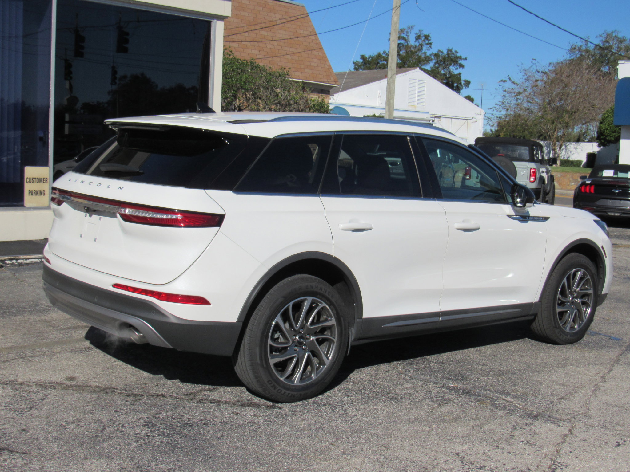 Certified 2020 Lincoln Corsair FWD w/ Equipment Group 101A image 3