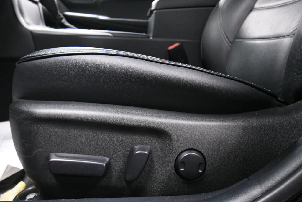 Used 2015 Toyota Camry XLE FWD image 11