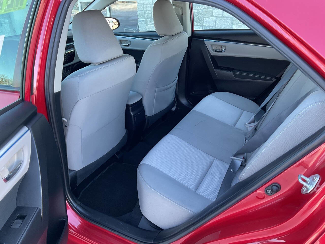 Used 2015 Toyota Corolla LE image 27