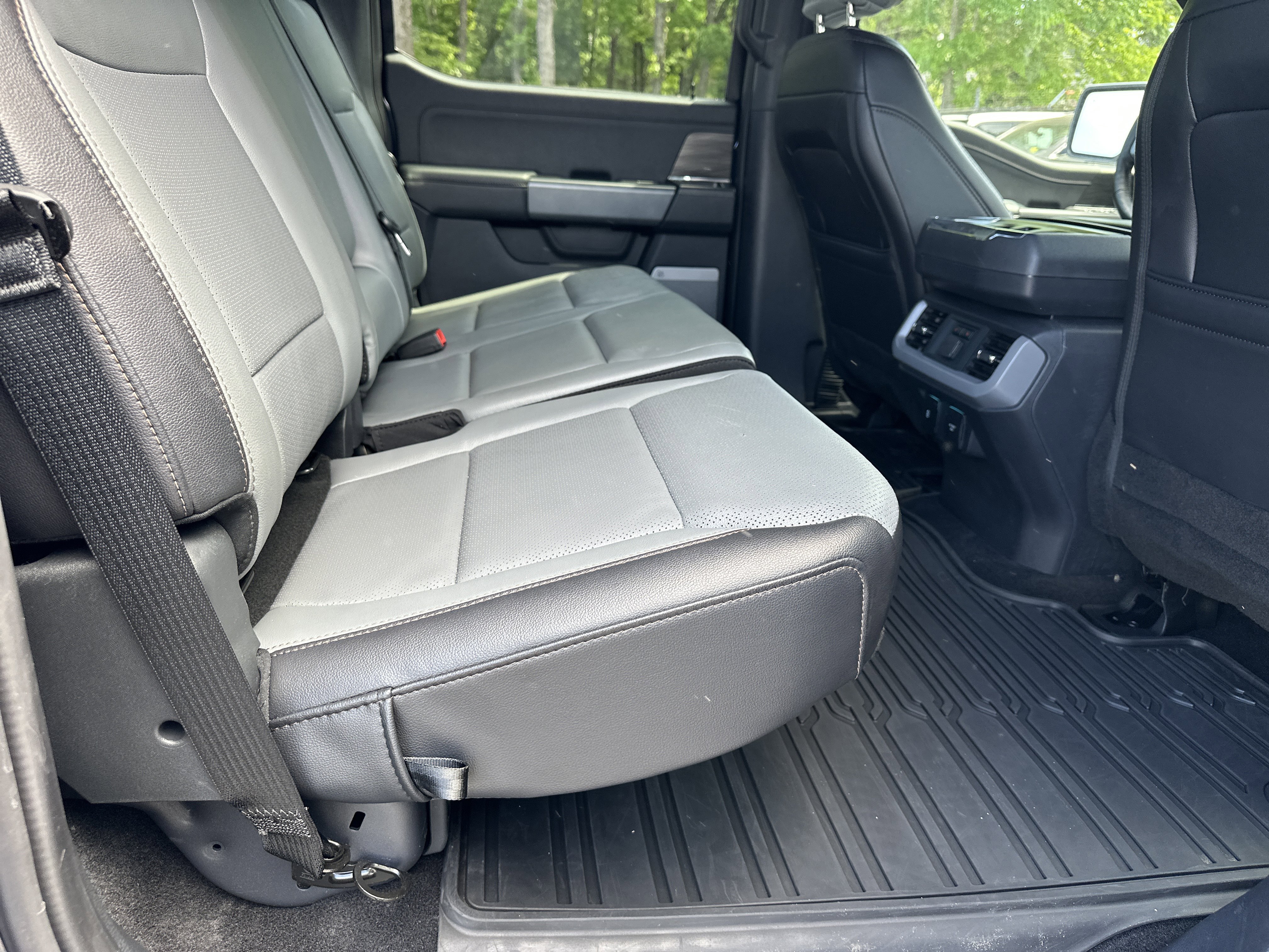 Used 2024 Ford F150 Lightning Lariat AWD/4WD image 4
