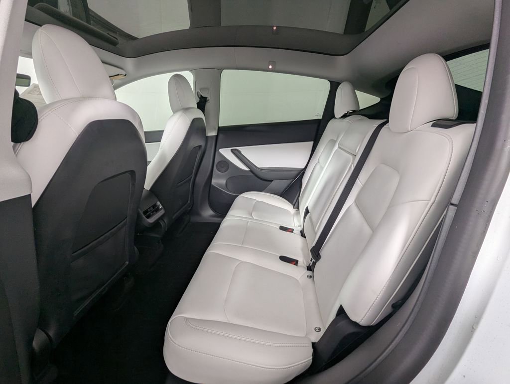 Used 2022 Tesla Model Y Long Range image 18
