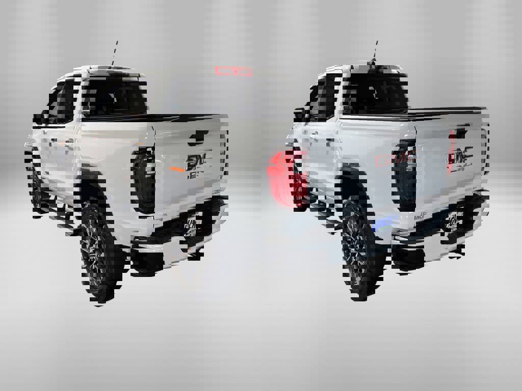 Used 2024 GMC Canyon Denali image 5