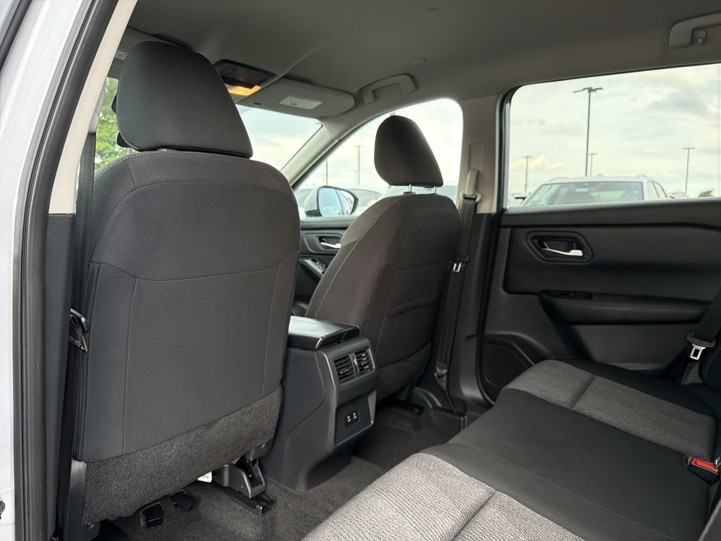 Used 2024 Nissan Rogue SV FWD image 12