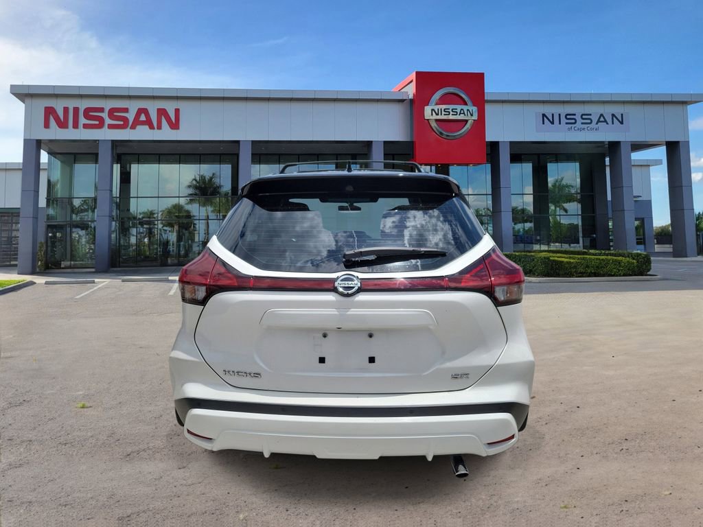 Used 2021 Nissan Kicks SR w/ SR Premium Package FWD image 3