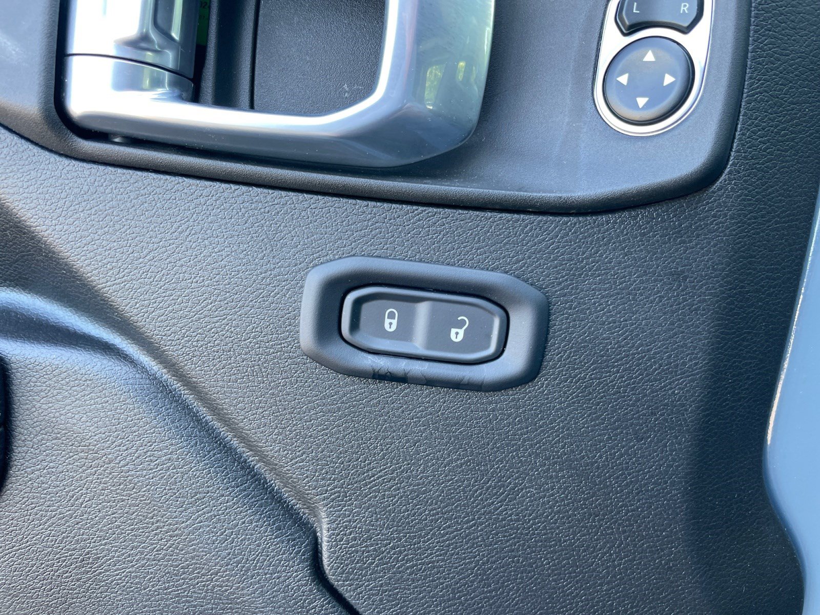 Used 2024 Jeep Wrangler Unlimited w/ Convenience Group AWD/4WD image 24