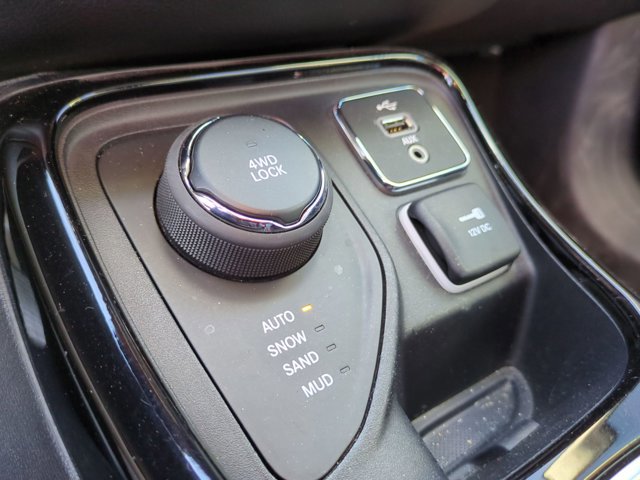 Used 2018 Jeep Compass Limited image 16