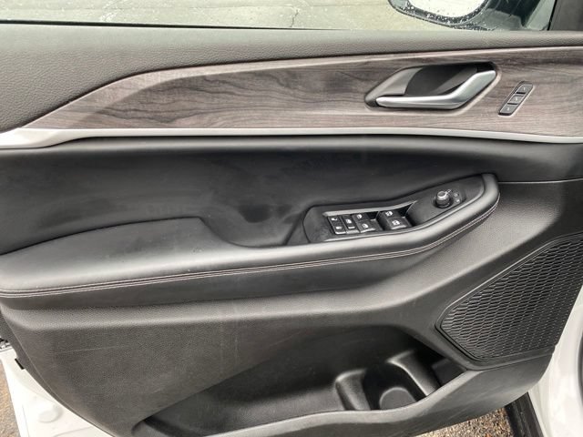 Used 2023 Jeep Grand Cherokee Limited AWD/4WD image 16