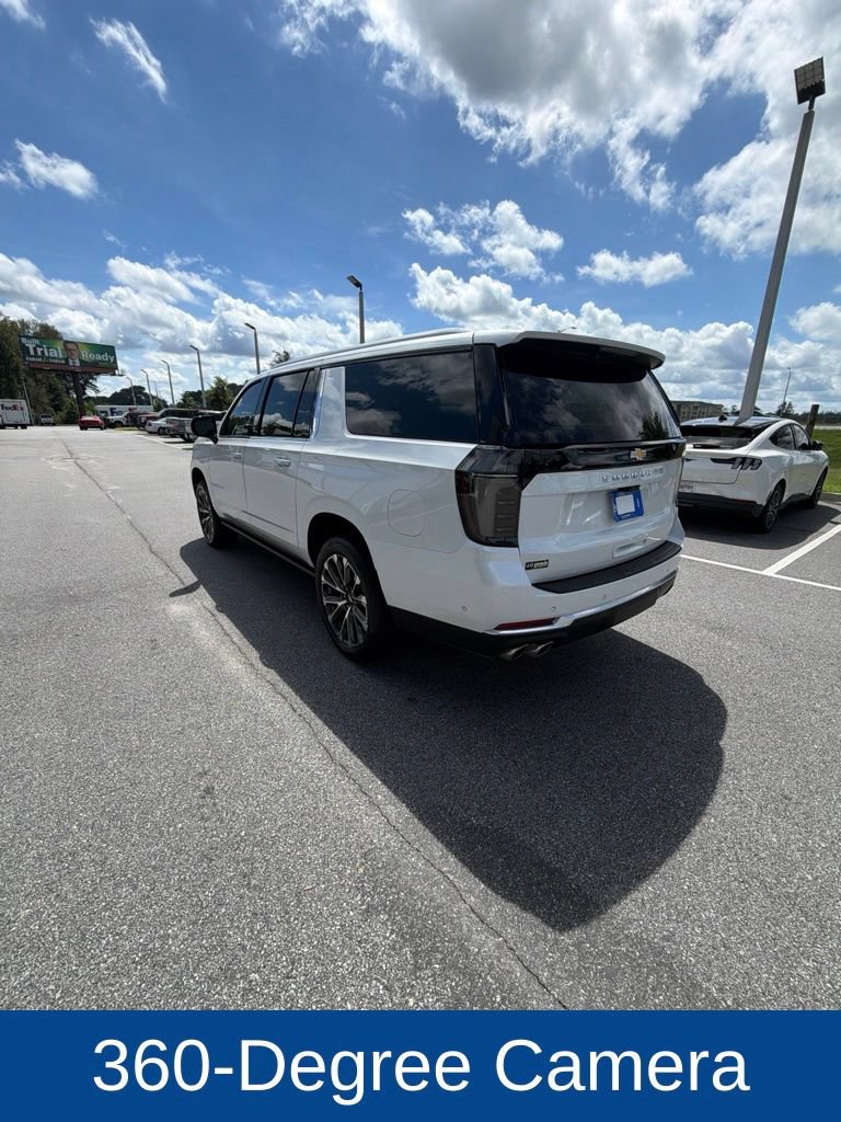 Used 2025 Chevrolet Suburban High Country RWD image 5