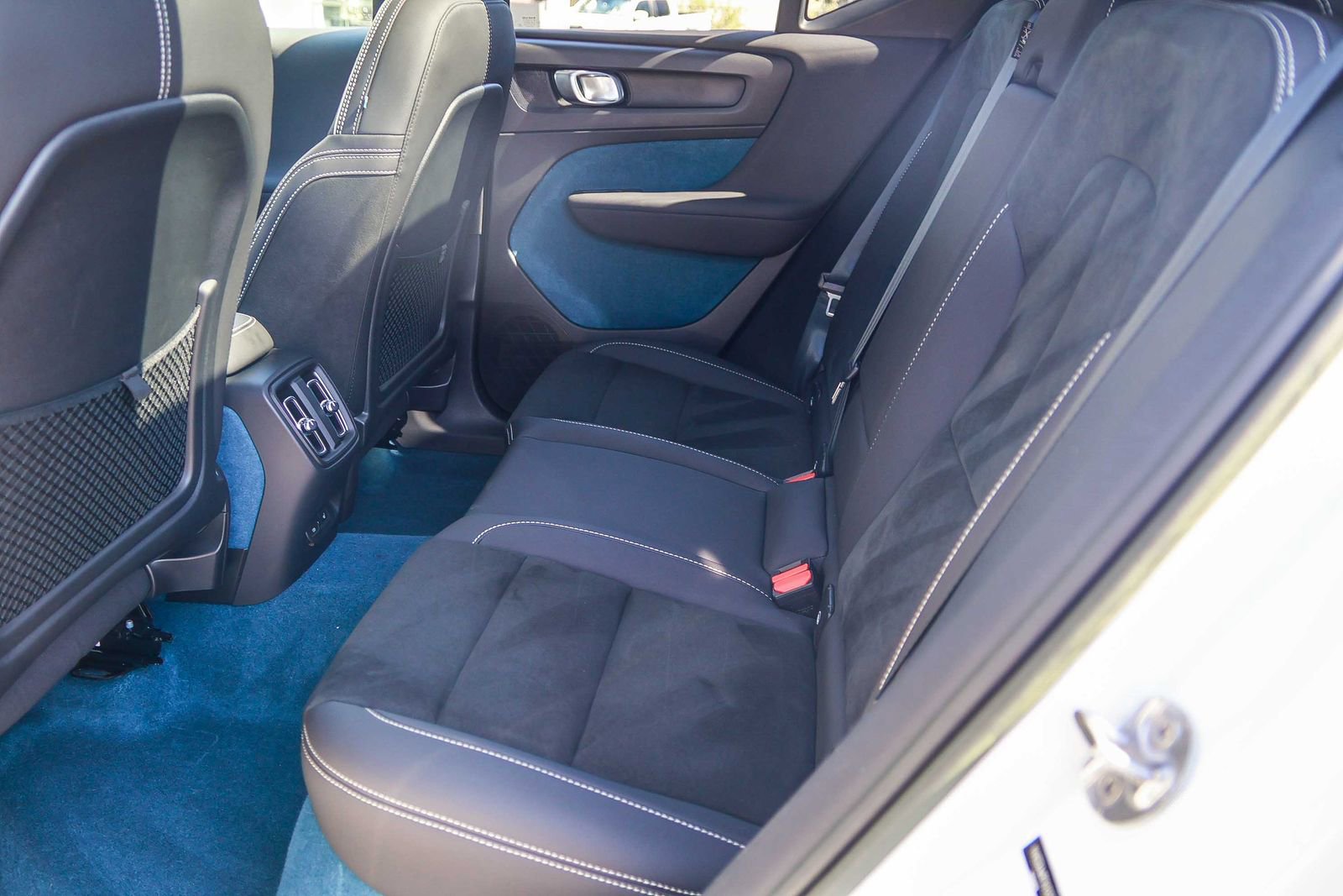 Used 2023 Volvo XC40 Recharge Plus image 20