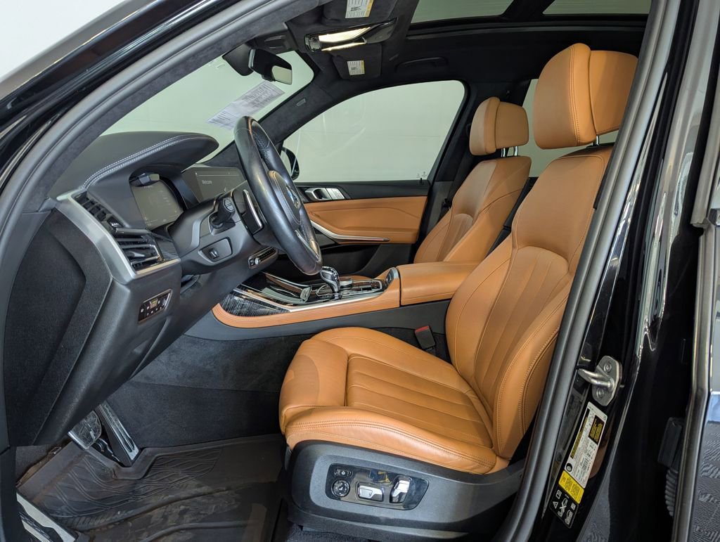 Used 2021 BMW X7 M50i image 4