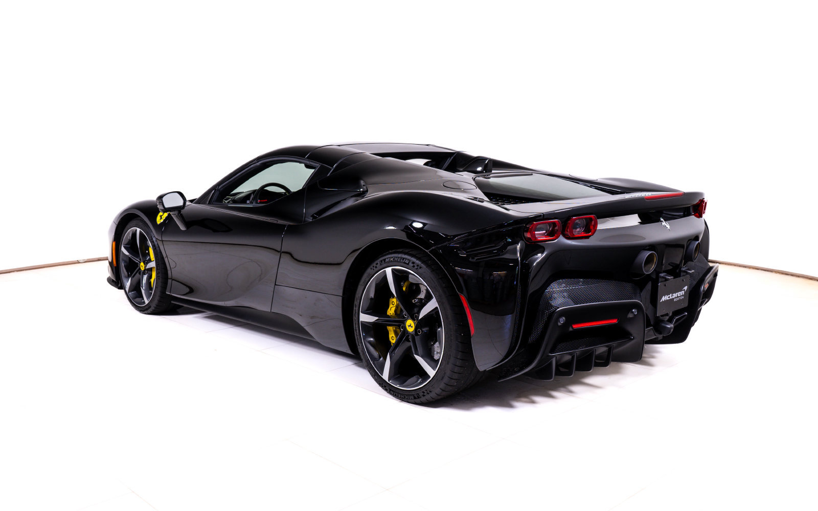 Used 2022 Ferrari SF90 Spider AWD/4WD image 4