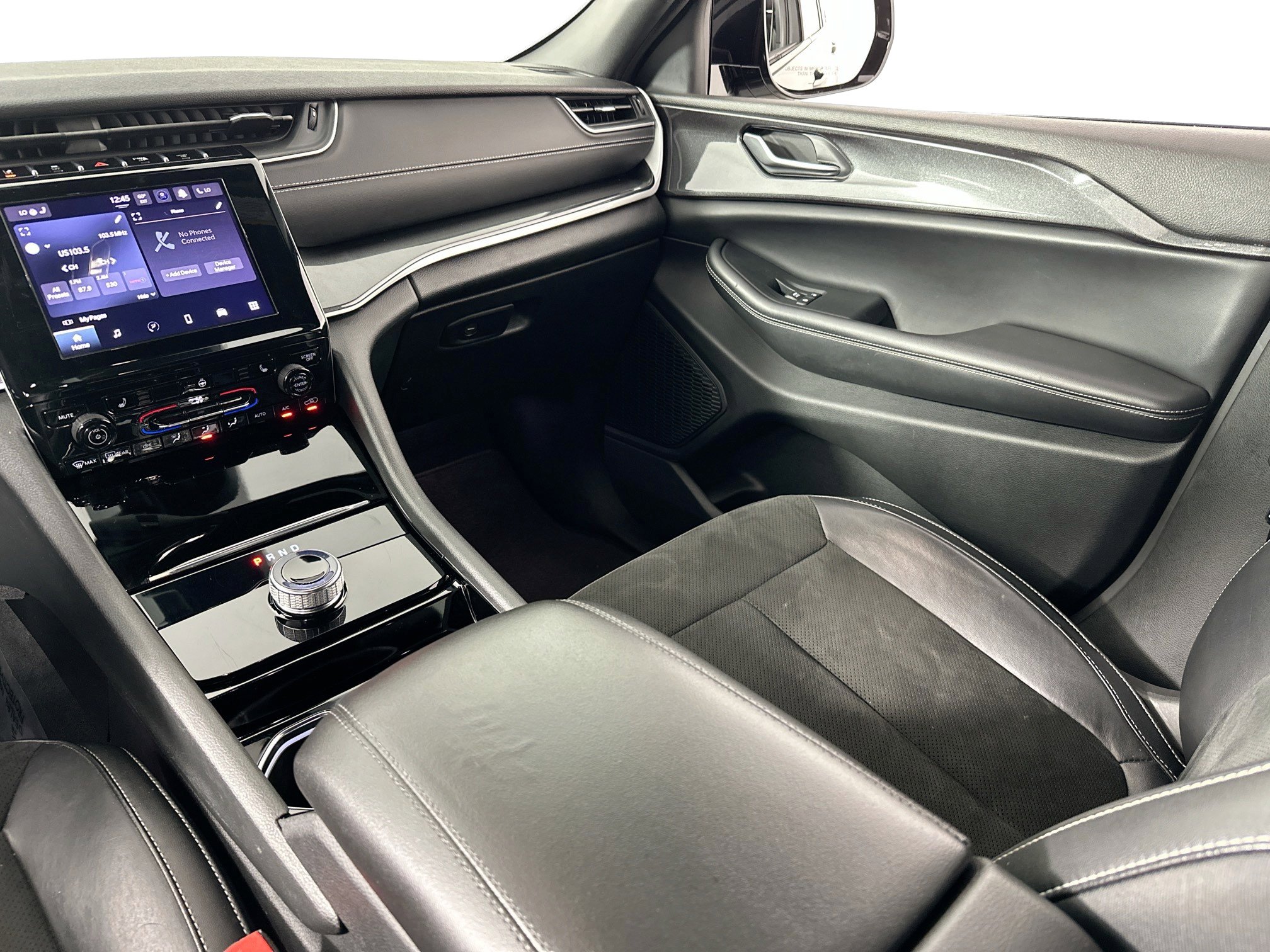 Used 2023 Jeep Grand Cherokee Altitude image 23