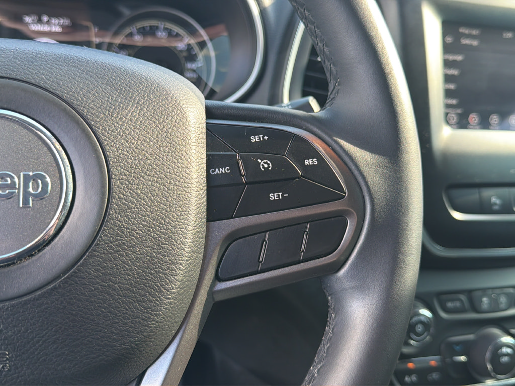 Used 2019 Jeep Cherokee Latitude Plus FWD image 22