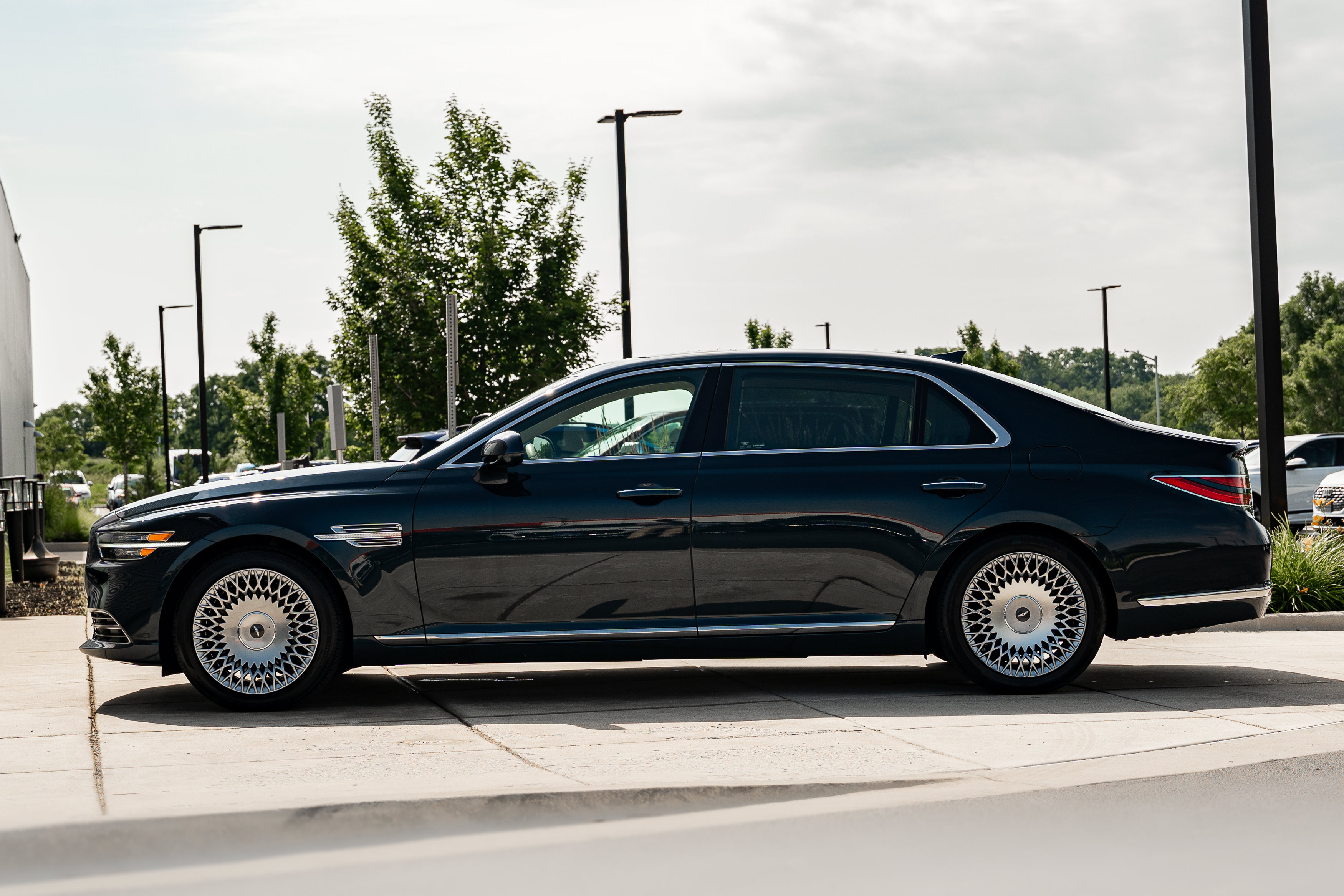 Used 2022 Genesis G90 5.0 Ultimate AWD/4WD image 6