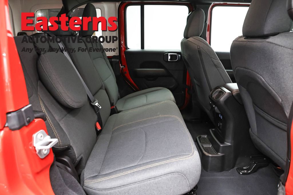 Used 2025 Jeep Wrangler Unlimited Sahara image 23