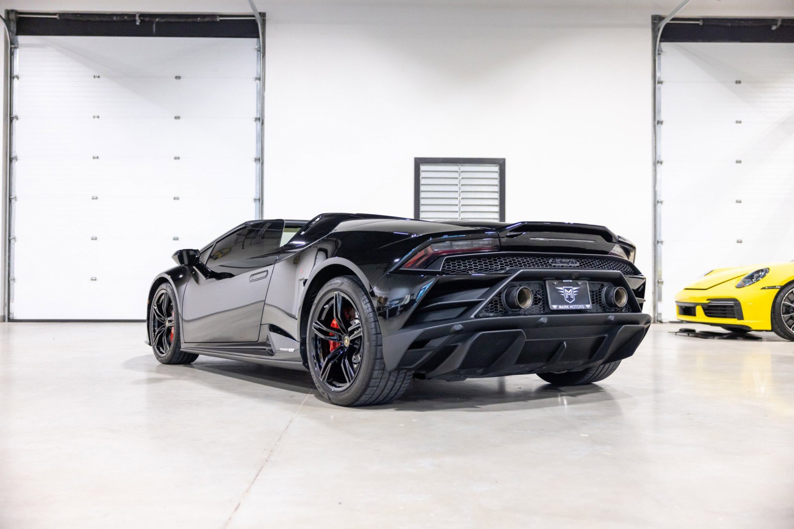 Used 2020 Lamborghini Huracan EVO image 6